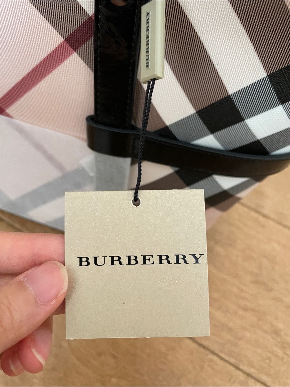 Burberry Classic Plaid Tote Bag - Picture 6 of 10